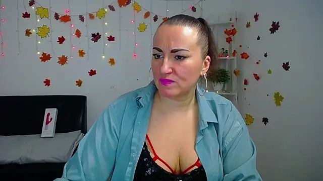 DianaMGG online show from December 2025 06:28:01 PM