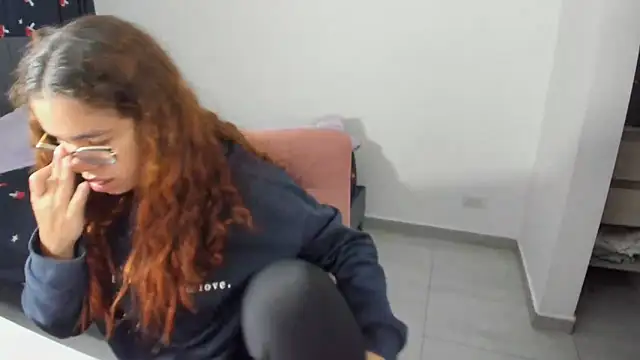 Snapshot of Greciaruiz_ chatting on November 2025 12:43:02 AM Greciaruiz online show from November 2025 12:43:02 AM