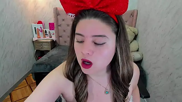 Snapshot of Lianngrace chatting on December 2025 02:24:02 PM Lianngrace online show from December 2025 02:24:02 PM