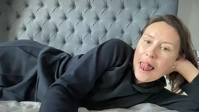 Snapshot of eatmypie69 chatting on September 2025 09:25:02 AM eatmypie69 online show from September 2025 09:25:02 AM