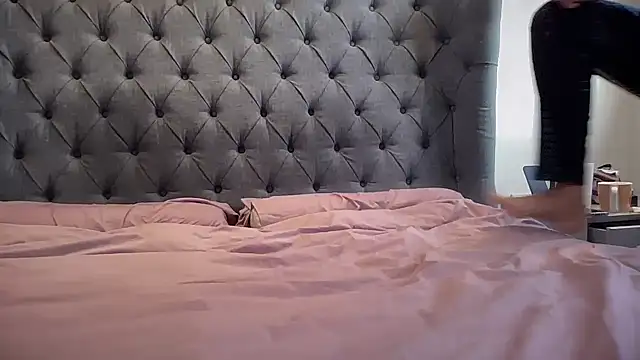 Snapshot of eatmypie69 chatting on December 2025 10:11:02 AM eatmypie69 online show from December 2025 10:11:02 AM