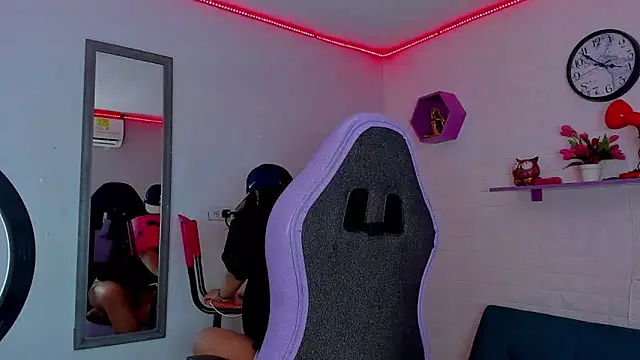 Snapshot of melany_rouse18 chatting on October 2025 04:13:02 PM melany rouse18 online show from October 2025 04:13:02 PM