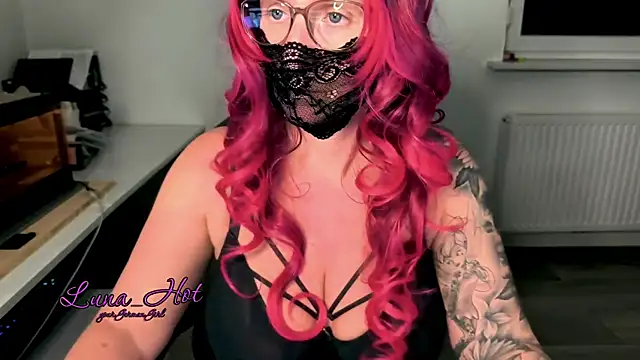 Snapshot of Lunalein chatting on November 2025 08:30:01 PM Lunalein online show from November 2025 08:30:01 PM