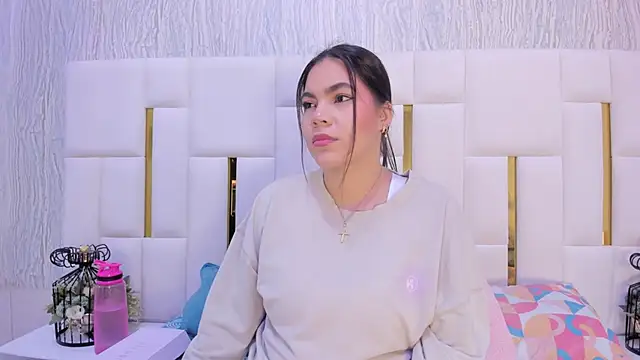 Snapshot of hillary_uckerman_ chatting on October 2025 09:54:02 AM hillary uckerman online show from October 2025 09:54:02 AM