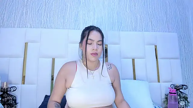 Snapshot of hillary_uckerman_ chatting on November 2025 11:32:02 AM hillary uckerman online show from November 2025 11:32:02 AM