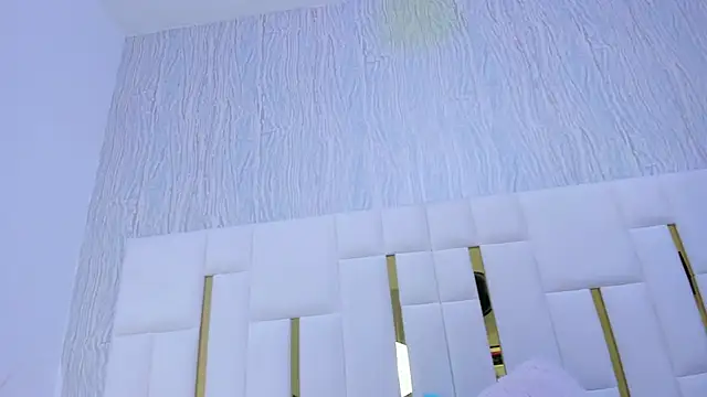 Snapshot of hillary_uckerman_ chatting on December 2025 11:37:01 AM hillary uckerman online show from December 2025 11:37:01 AM