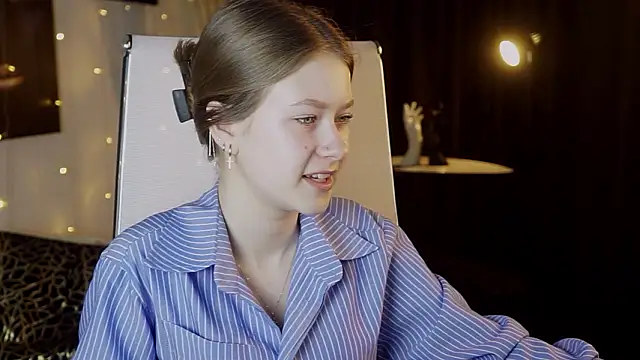 EveMundie online show from March 2026 06:31:02 AM