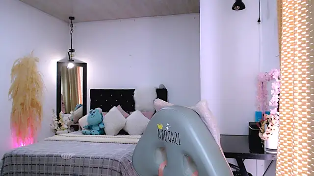 Snapshot of nilam_valker chatting on February 2025 06:23:02 PM nilam valker online show from February 2025 06:23:02 PM