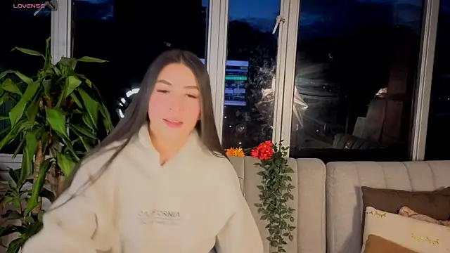 Snapshot of Ivanna_West chatting on October 2025 10:25:01 AM Ivanna West online show from October 2025 10:25:01 AM