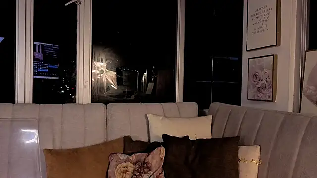 Snapshot of Ivanna_West chatting on December 2025 10:02:01 AM Ivanna West online show from December 2025 10:02:01 AM