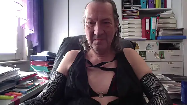 Snapshot of HMStraps01 chatting on March 2025 10:24:01 AM HMStraps01 online show from March 2025 10:24:01 AM