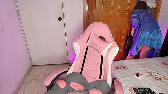 Peach Rose  online show from November 2025 09:06:02 PM