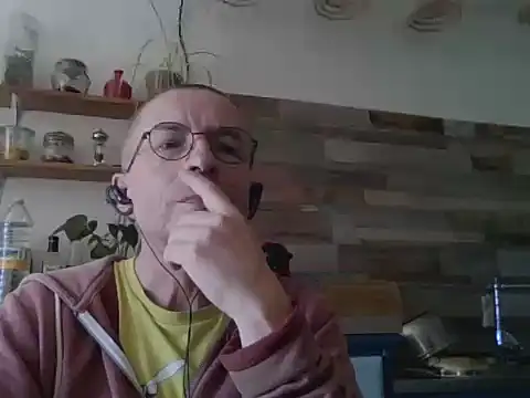 Snapshot of Xavspank2 chatting on April 2026 01:18:01 PM Xavspank2 online show from April 2026 01:18:01 PM