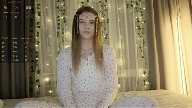 Snapshot of CarolinePepper chatting on February 2026 02:15:02 PM CarolinePepper online show from February 2026 02:15:02 PM