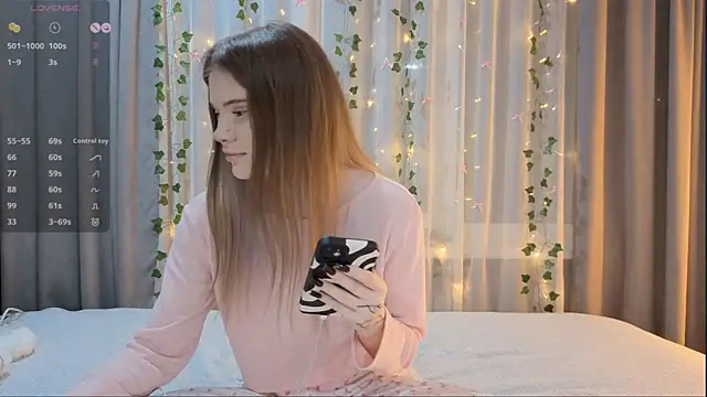 Snapshot of CarolinePepper chatting on February 2026 02:11:02 PM CarolinePepper online show from February 2026 02:11:02 PM