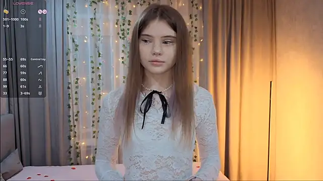 Snapshot of CarolinePepper chatting on February 2026 01:31:02 PM CarolinePepper online show from February 2026 01:31:02 PM