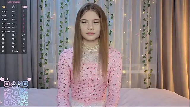 Snapshot of CarolinePepper chatting on February 2026 01:55:01 PM CarolinePepper online show from February 2026 01:55:01 PM