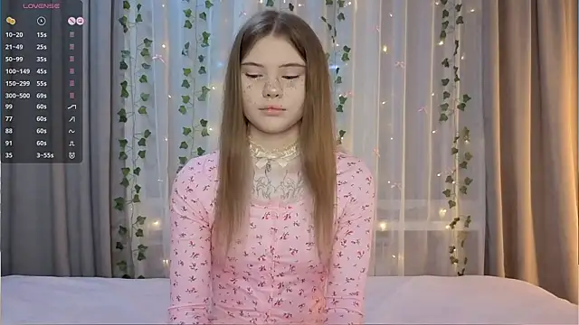 Snapshot of CarolinePepper chatting on February 2026 01:45:02 PM CarolinePepper online show from February 2026 01:45:02 PM