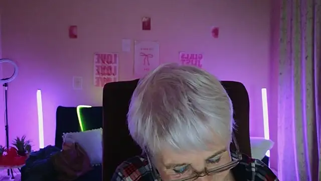 Sandra Snowflake online show from May 2026 05:21:02 PM