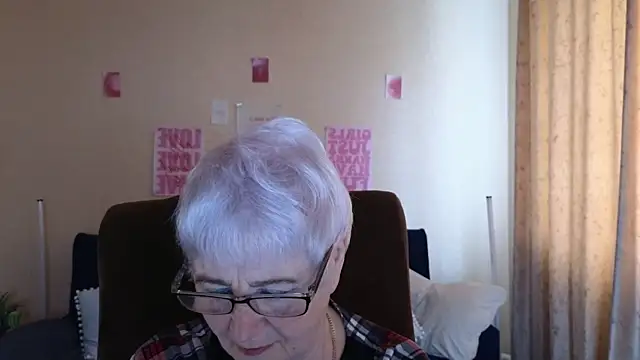 Sandra Snowflake online show from May 2026 04:21:01 AM
