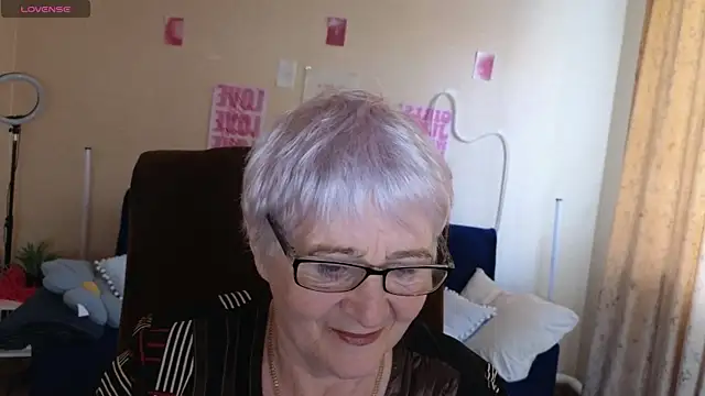 Sandra Snowflake online show from May 2026 04:08:02 AM