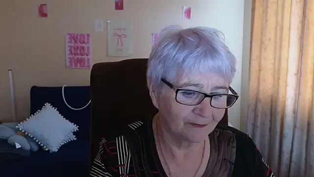 Sandra Snowflake online show from May 2026 04:08:02 AM