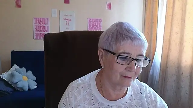 Sandra Snowflake online show from May 2026 04:19:02 AM