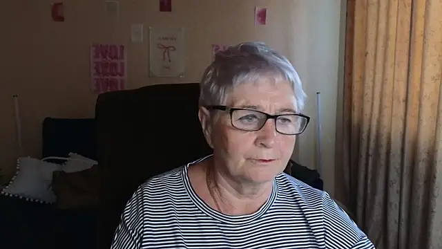 Sandra Snowflake online show from May 2026 04:09:01 AM