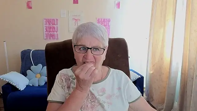 Sandra Snowflake online show from July 2026 12:18:02 PM
