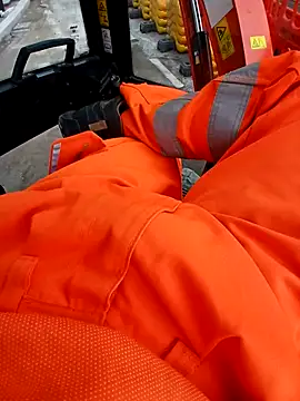 Snapshot of Eusuntnoulgigolo chatting on November 2025 11:24:01 AM Eusuntnoulgigolo online show from November 2025 11:24:01 AM