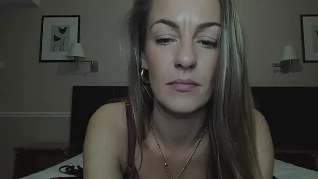 Snapshot of Edenfox- chatting on March 2025 04:33:01 PM Edenfox- online show from March 2025 04:33:01 PM