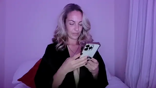 Snapshot of Edenfox- chatting on October 2025 09:14:02 PM Edenfox- online show from October 2025 09:14:02 PM