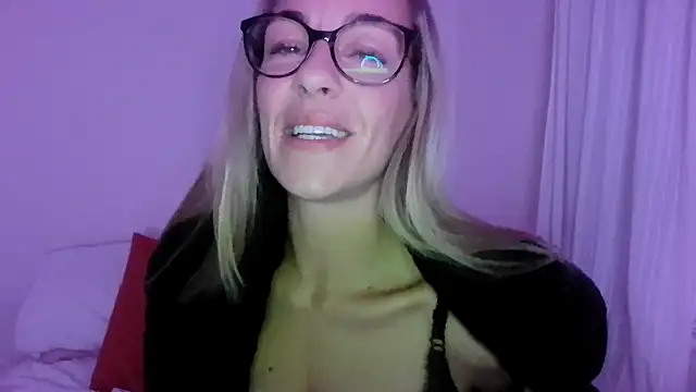 Snapshot of Edenfox- chatting on October 2025 08:58:01 PM Edenfox- online show from October 2025 08:58:01 PM