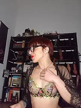 Snapshot of MirianaB chatting on November 2025 06:03:02 PM MirianaB online show from November 2025 06:03:02 PM