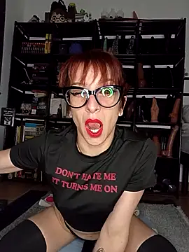 Snapshot of MirianaB chatting on November 2025 10:20:02 PM MirianaB online show from November 2025 10:20:02 PM