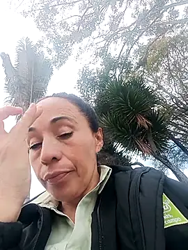 Coeur de luxure online show from October 2025 05:25:02 PM