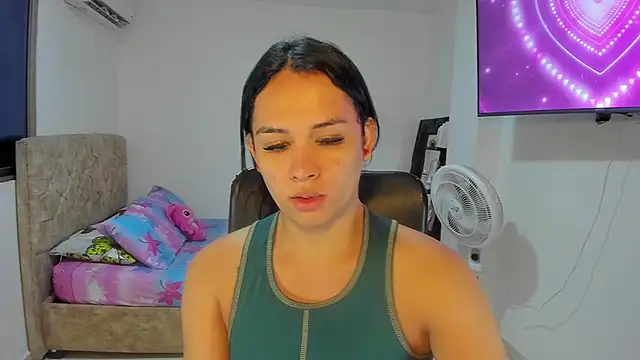Snapshot of Ladyy_Sweet22 chatting on June 2026 12:52:01 PM Ladyy Sweet22 online show from June 2026 12:52:01 PM