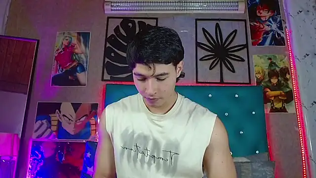 LiamAndrewzz online show from April 2026 04:32:02 AM