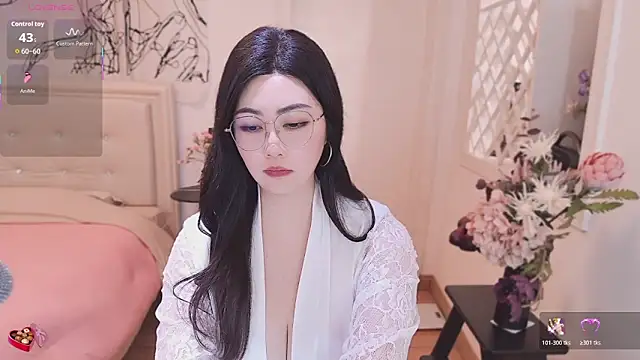 Snapshot of Tingdie chatting on November 2025 02:45:02 AM Tingdie online show from November 2025 02:45:02 AM