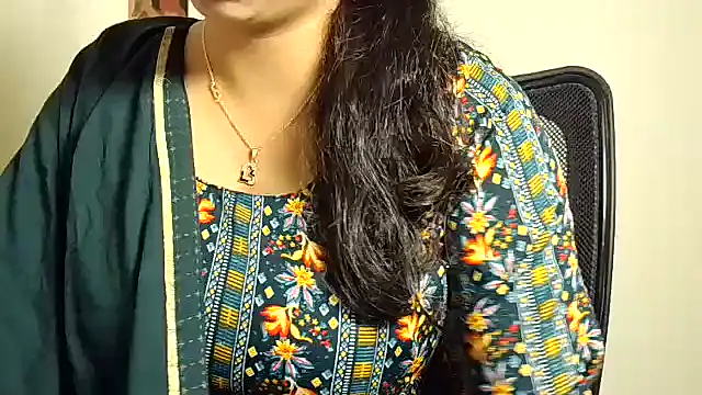 Snapshot of its_siya chatting on November 2025 09:43:01 AM its siya online show from November 2025 09:43:01 AM