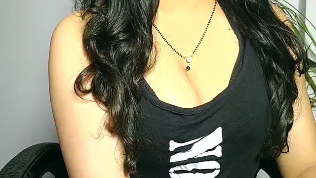 Snapshot of its_siya chatting on November 2025 03:05:02 PM its siya online show from November 2025 03:05:02 PM