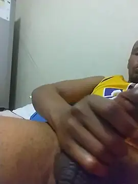 Snapshot of TwistedR chatting on October 2025 11:50:04 PM TwistedR online show from October 2025 11:50:04 PM