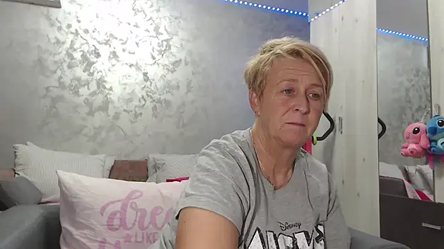 RosesandLillies online show from April 2026 04:12:02 PM