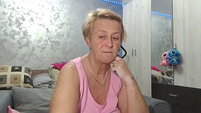 Snapshot of RosesandLillies chatting on May 2026 05:07:01 PM RosesandLillies online show from May 2026 05:07:01 PM