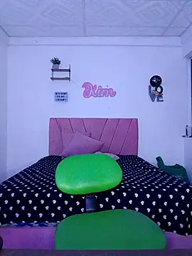 Snapshot of victoria_roussee chatting on December 2025 08:34:01 AM victoria roussee online show from December 2025 08:34:01 AM