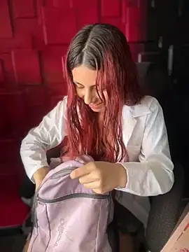 Snapshot of Emily-teen chatting on October 2025 01:45:02 PM Emily-teen online show from October 2025 01:45:02 PM