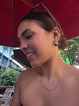 Snapshot of Alice_surprise chatting on November 2025 10:30:02 PM Alice surprise online show from November 2025 10:30:02 PM