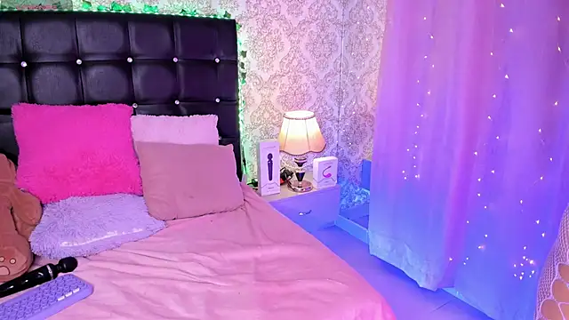 Luna Sommer online show from November 2025 02:00:02 AM