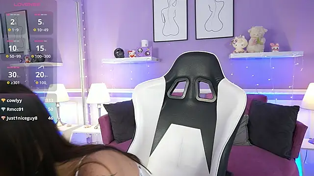 SaharaKramer online show from April 2026 07:07:01 PM