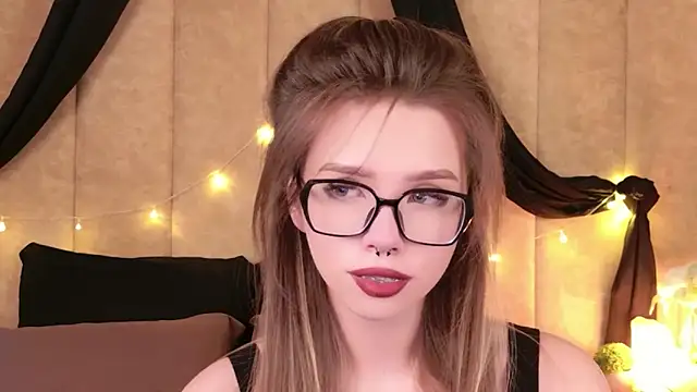 Snapshot of Sierra_Fane chatting on December 2025 11:04:02 AM Sierra Fane online show from December 2025 11:04:02 AM